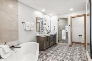 Ski inout at Westgate, Remodeled 1BR, Resort amenities, Mutiple Pools, Spa, and Restaurant 4503A