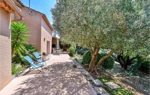 Maisons de vacances Beautiful Home In Eyragues With Outdoor Swimming Pool, Wifi And Private Swimming Pool : photos des chambres