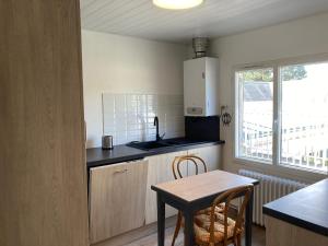 Appartements Charmant appart renove pour 6, a 5 min de la plage et du centre, avec parking - Trouville - FR-1-712-65 : photos des chambres