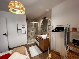 Maisons de vacances Gite Saint-Valentin, 2 pieces, 4 personnes - FR-1-591-442 : photos des chambres