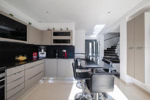 Villa moderne avec Piscine, proche mer