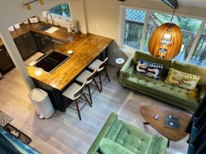 The Shoreline Cabin - An Authentic Alaskan Retreat