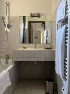 Hotels Lou Castellas : photos des chambres