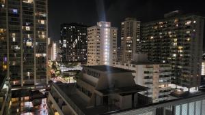 Waikiki Condo 2 Bedrooms 2 Bathrooms with 1 free parking space