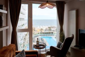 Japandi Queen Std - Infinity Pool & Spa Resort