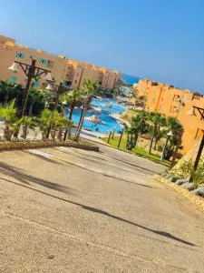 شالية مارينا فلاورز الساحل الشمالي - للعائلات فقط - Dawwār ‘Abd al ‘Aţī Abū ‘Ajūz