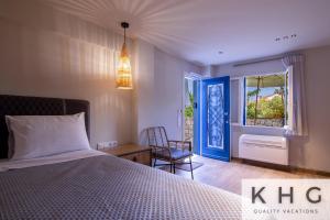 Seaside ground floor elegant Suite in Fiskardo! 20 steps from Zavalata beach!