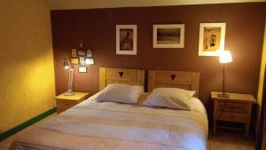 B&B / Chambres d'hotes Le Mas Franc : Chambre Familiale - Vue sur Montagne