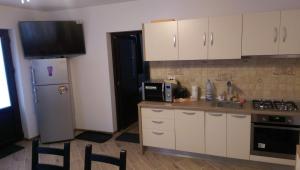 Evas Little House - Acasă la Tăticul Albinelor