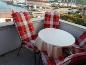 Apartment in Rogoznica with sea view, balcony, air conditioning WiFi 5153-4