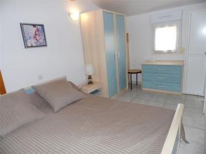 Studio cabine mezzanine cosy avec terrasse et parking privé, proche plages - 4 couchages - FR-1-326-606
