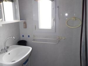 Studio cabine mezzanine cosy avec terrasse et parking privé, proche plages - 4 couchages - FR-1-326-606