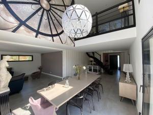 Villa avec piscine et spa proche circuit 24H Le Mans