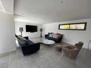 Villa avec piscine et spa proche circuit 24H Le Mans