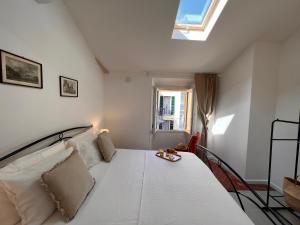 La Finestra sul Molo - by MyHomeInComo