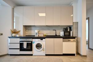 Paradise Sea View 2BD apt Spa n Pools beach resort