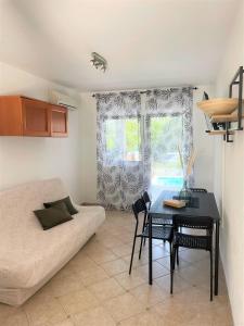 Nice apartment (2) for 2-4 in 60m to beach