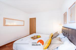 #065 Zulmira Flat by Home Holidays