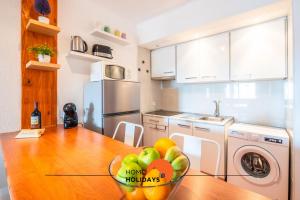 #065 Zulmira Flat by Home Holidays