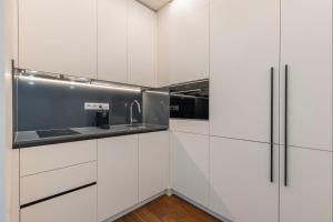 Radiant Apartment in City Center by LovelyStay