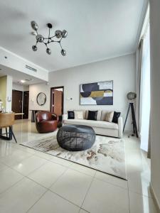 Nasma Luxury Stays - Marina-View Oasis With Balcony Steps From The Sea