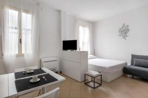 White Leaves Studio by Wonderful Italy