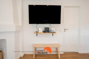 #063 Beach Flat by Home Holidays