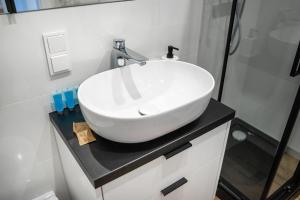 Dzielna Standard Apartment by BookingHost