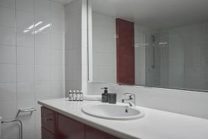 Chic designer home next - Hilton