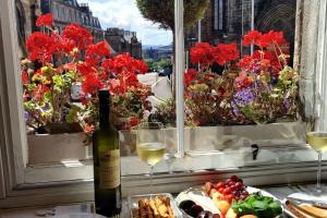 Royal Mile apt, just 1 min from Edinburgh Castle!