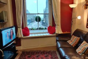 Royal Mile apt, just 1 min from Edinburgh Castle!