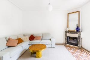Maisons de vacances GuestReady - Lush home with garden in La Bastide : photos des chambres