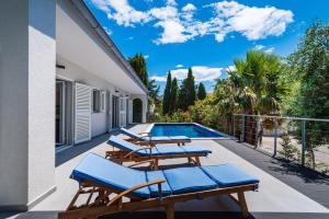 Villa Island Blue 
