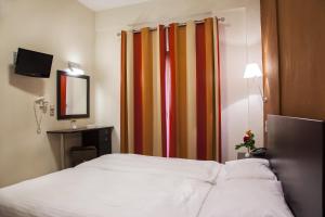 Deluxe Double Room with Balcony room in Hotel Meteoritis