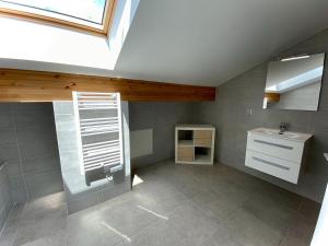 Sejours chez l'habitant Maison familiale vue lac avec jardin - a 10mn du lac et stations de ski : photos des chambres