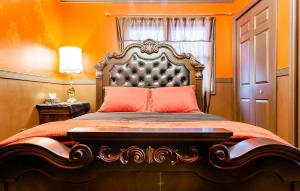 Private bedrooms+free parking