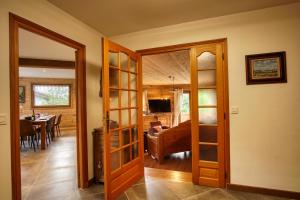 Chalets Chalet Le Wapiti, aux pieds des pistes, a 200m du village : photos des chambres
