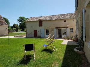 Maisons de vacances Le studio de saint-maixent le petit : photos des chambres