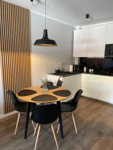 APARTAMENT WŚRÓD SOSEN