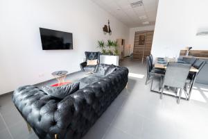 Appartements LOFT LA MINE D'OR - Parking gratuit et prive - Wifi - Tout equipe - Machine a laver : photos des chambres