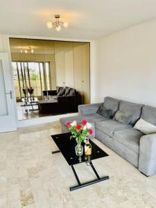 Appartements Climatise 2 pieces Vue Mer terasse Parking : photos des chambres