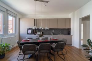 Lit Living - Luxury House - Box Spring - Parking - Exclusive Kitchen