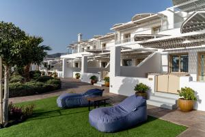 Superior Suite with Sea View & Outdoor Hot Tub room in marvarit suites