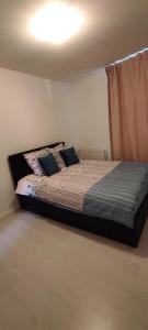 Appartements AUBIGNY appartement centre ville 1e etage : photos des chambres