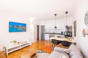 #049 Lemon House OldTown by Home Holidays