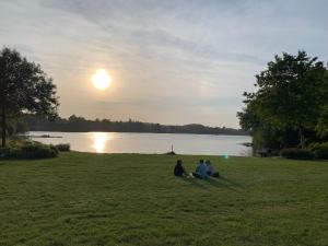 Maisons de vacances Cottage YVEL au Pied du lac au Duc, son Golf et sa Base Nautique : photos des chambres