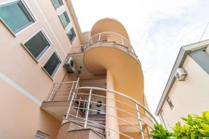 Golden House Apartments