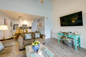 Waterfront Key Allegro Condo with Balcony and Pool