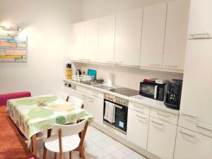 Central Mariahilfer Apartment 4 min to the city shopping center and Schönbrunn Palace