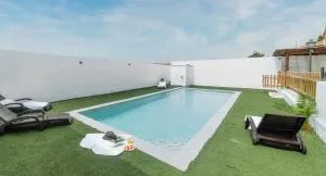 Magnificent villa: 2 private pools, BBQ, garden & parking. 13 per. In Padul - La Pera